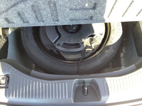 Used 2022 Buick Encore Preferred w/ Safety Package AWD/4WD image 7