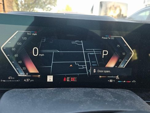 Used 2024 BMW X5 xDrive40i w/ M Sport Package image 11