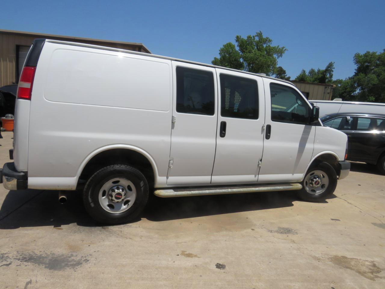 Used 2015 GMC Savana 2500 RWD image 32