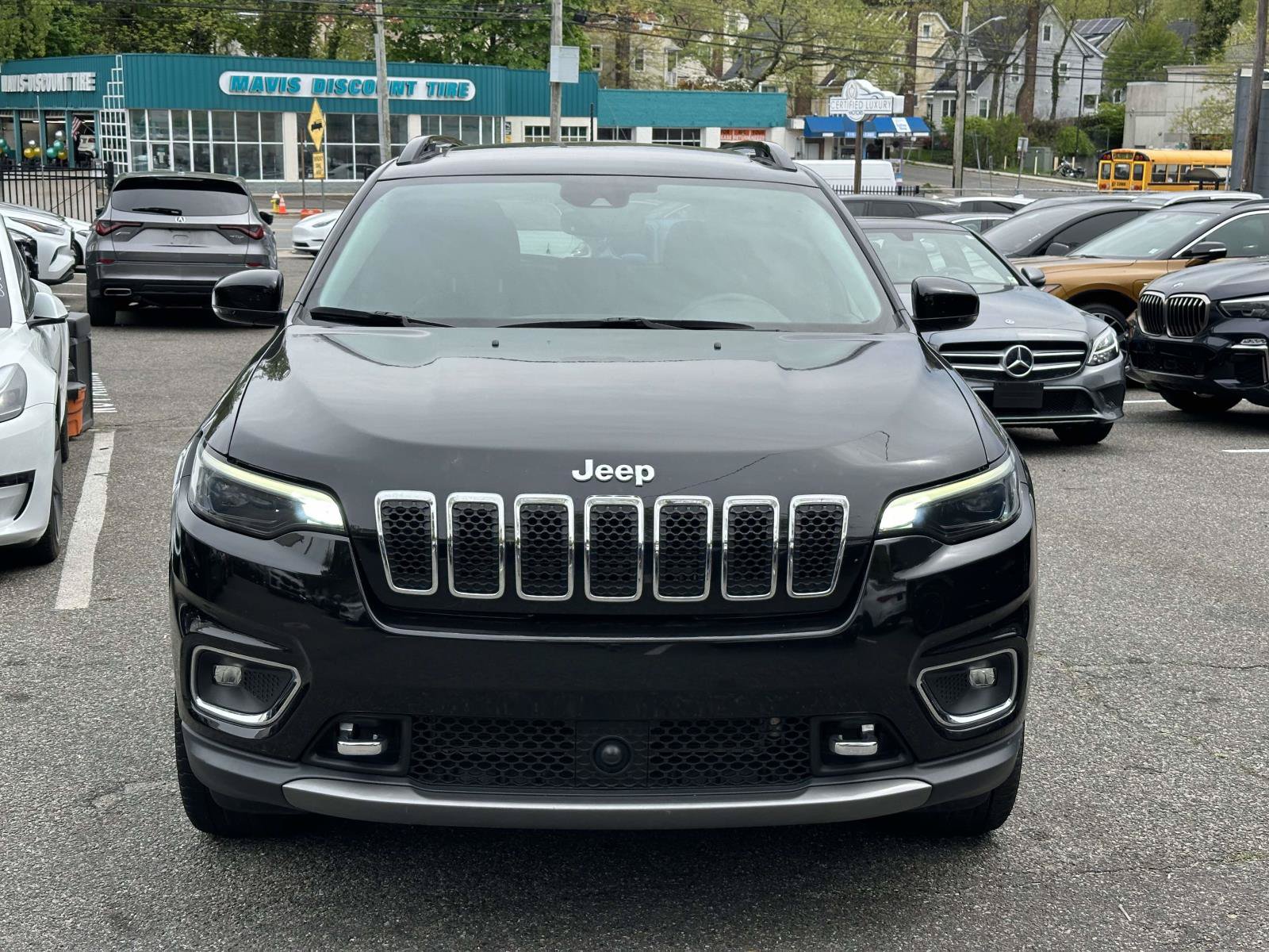 Used 2022 Jeep Cherokee Limited w/ Elite Package AWD/4WD image 8