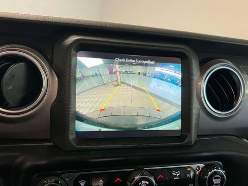Used 2022 Jeep Wrangler Unlimited Sahara w/ LED Lighting Group AWD/4WD image 27