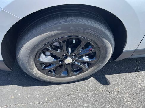 Used 2020 Chevrolet Equinox LT FWD image 9