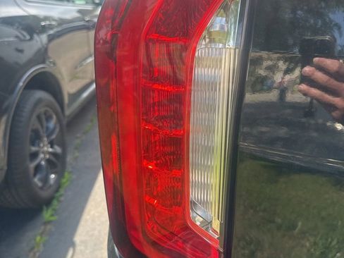 Used 2021 GMC Yukon XL SLE w/ Gmc Pro Safety Plus Package AWD/4WD image 10