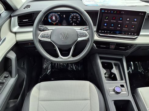 New 2026 Volkswagen Tiguan SE image 12