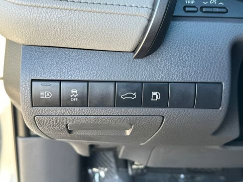 Used 2018 Toyota Camry SE w/ Audio Package FWD image 20