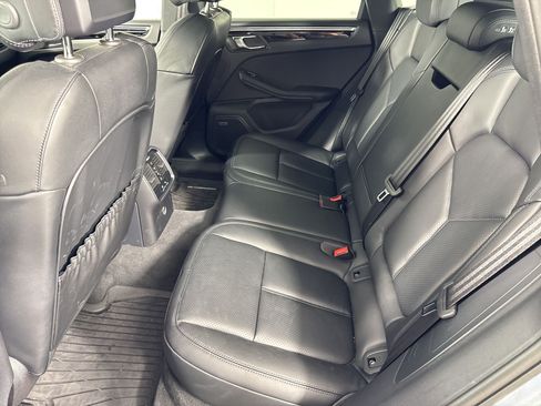 Certified 2026 Porsche Macan AWD/4WD image 15