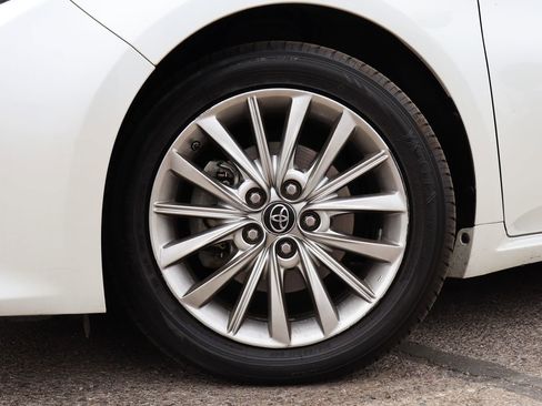 Used 2017 Toyota Avalon Limited w/ All Weather Liner Package FWD image 5