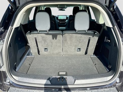 Used 2025 Ford Explorer Active w/ Active Comfort Package image 25