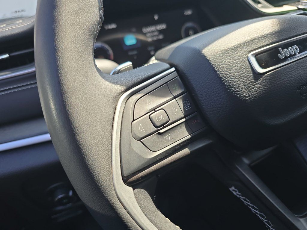 Used 2023 Jeep Grand Cherokee L Limited AWD/4WD image 22