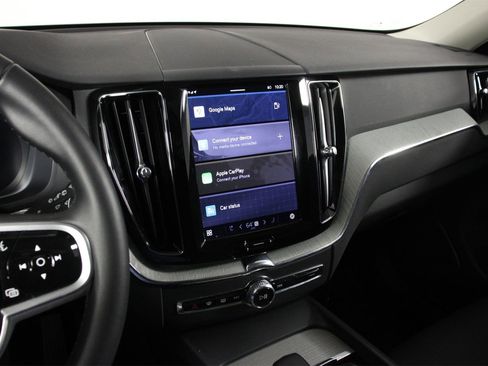 Certified 2025 Volvo XC60 B5 Plus image 9