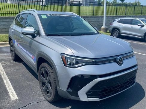 Used 2025 Volkswagen Taos SEL AWD/4WD image 1
