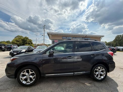 Used 2017 Subaru Forester 2.5i Touring image 3
