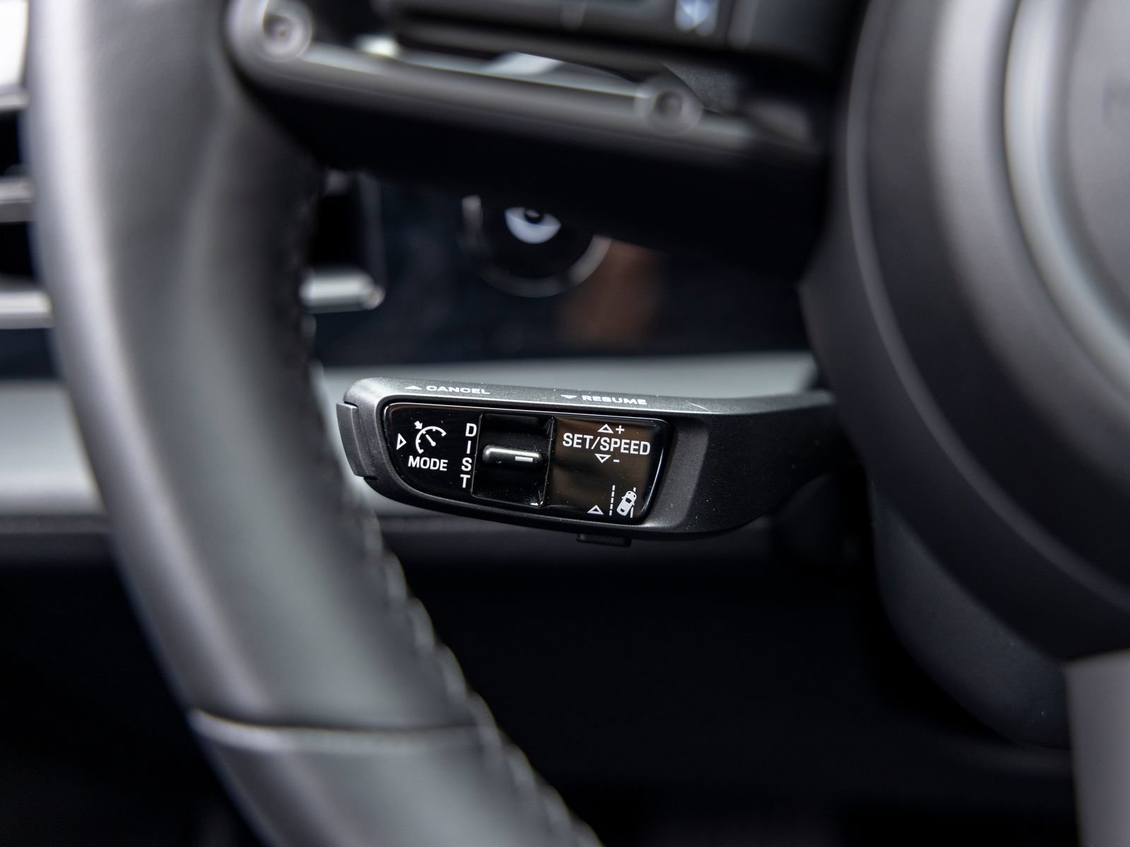 Certified 2025 Porsche Taycan AWD/4WD image 31