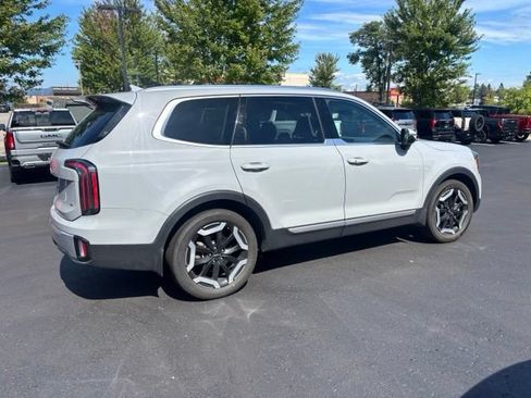 Used 2024 Kia Telluride EX AWD/4WD image 5