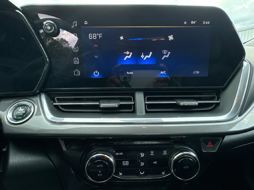 Used 2024 Chevrolet Trax ACTIV w/ Sunroof Package FWD image 24