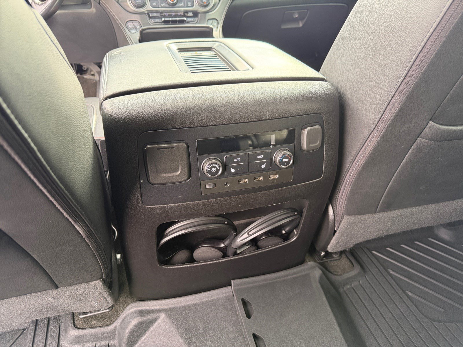 Used 2018 Chevrolet Tahoe Premier AWD/4WD image 30