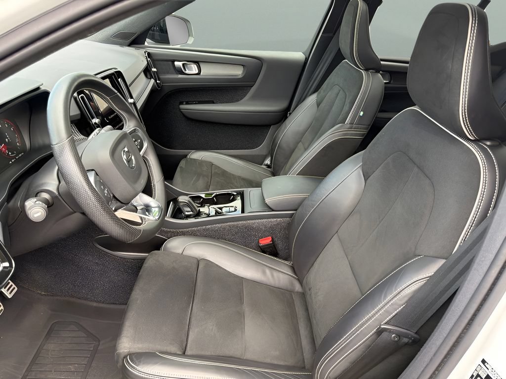 Used 2021 Volvo XC40 T5 R-Design w/ Climate Package AWD/4WD image 9