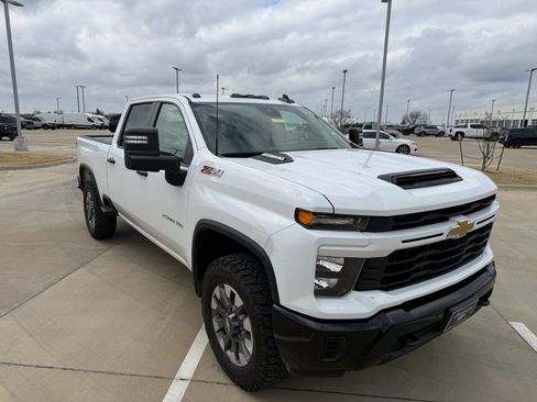 Used 2024 Chevrolet Silverado 2500 Custom w/ Custom Value Package image 13