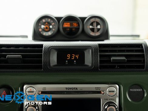 Used 2014 Toyota FJ Cruiser 4WD image 13