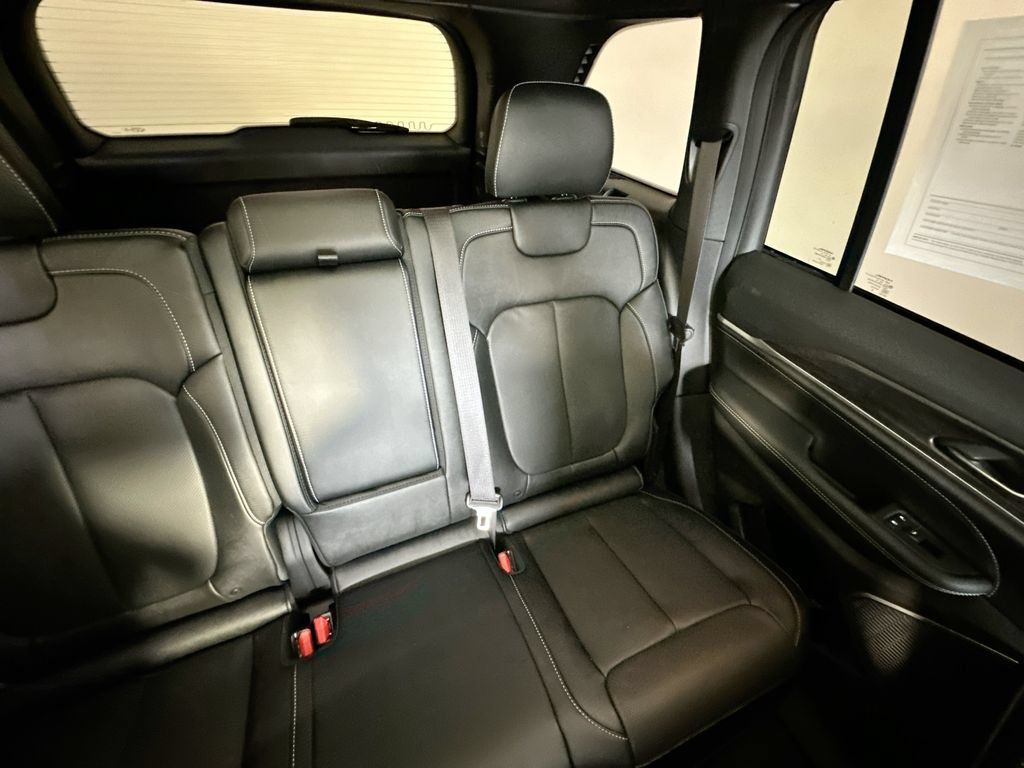 Used 2026 Jeep Grand Cherokee Limited AWD/4WD image 14