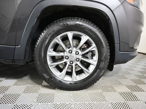 Used 2019 Jeep Cherokee Latitude Plus w/ Cold Weather Group image 11