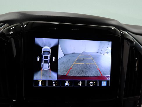Used 2023 Chevrolet Traverse LT FWD image 12