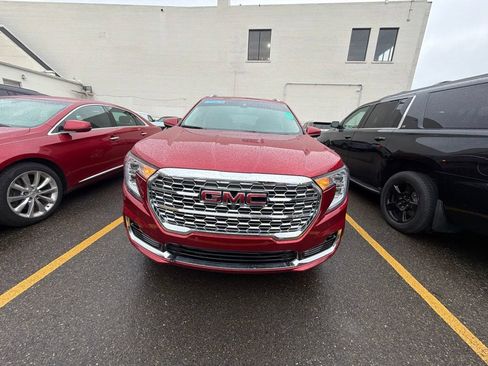 Used 2023 GMC Terrain Denali w/ Denali Premium Package AWD/4WD image 2