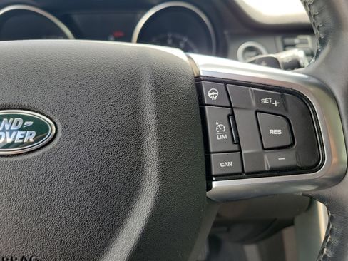 Used 2017 Land Rover Discovery Sport SE image 25
