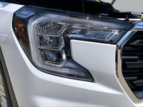 Used 2024 GMC Terrain SLE AWD/4WD image 27