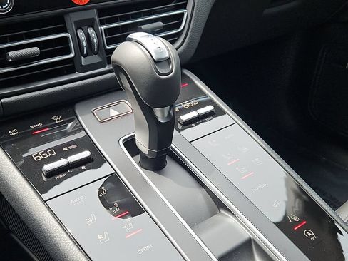 Certified 2026 Porsche Macan AWD/4WD image 24