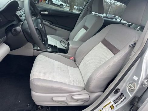 Used 2012 Toyota Camry L image 3