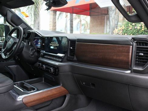 Used 2024 Chevrolet Silverado 2500 High Country w/ Technology Package image 40