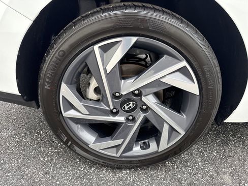 Certified 2025 Hyundai Elantra Sport image 9
