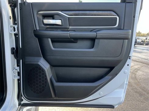 Used 2024 RAM 3500 Big Horn image 24