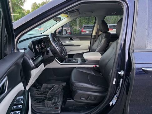 Certified 2024 Kia Carnival LX FWD image 16