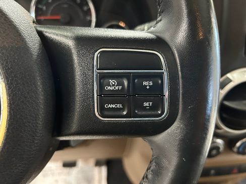 Used 2017 Jeep Wrangler Unlimited Rubicon w/ Connectivity Group AWD/4WD image 11