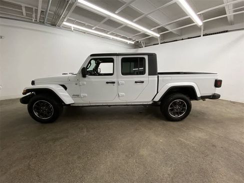 Used 2023 Jeep Gladiator Overland image 3