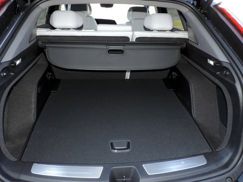 New 2026 Cadillac Optiq Luxury 2 image 18