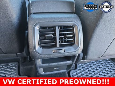 Used 2025 Volkswagen Taos SE image 15