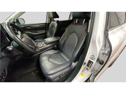 Used 2024 Toyota Highlander Limited AWD/4WD image 14
