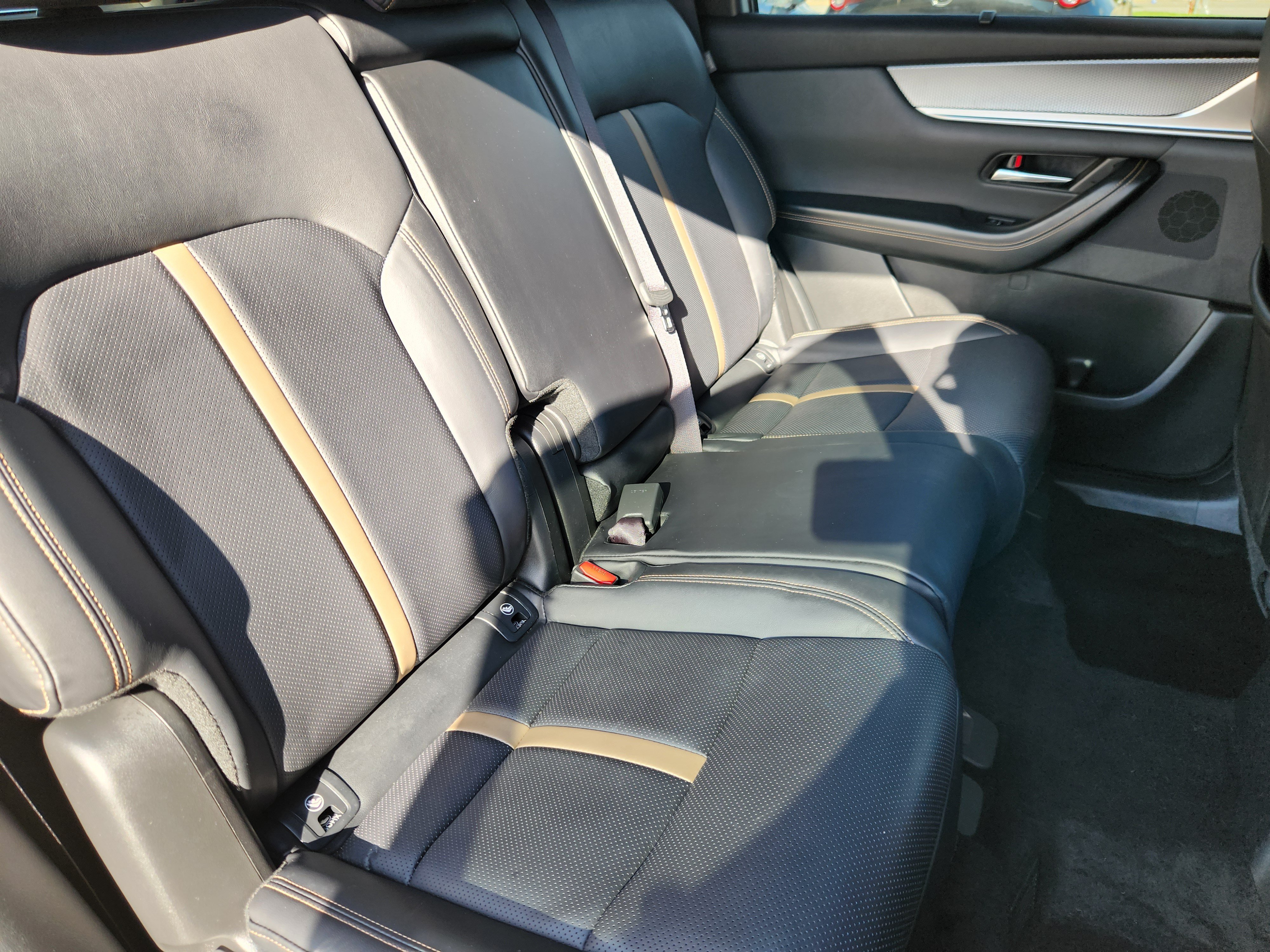 Certified 2025 MAZDA CX-70 Plug-In Hybrid w/ Premium Plus AWD/4WD image 17
