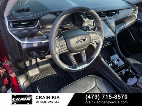 Used 2023 Jeep Grand Cherokee Limited w/ Luxury Tech Group II AWD/4WD image 9