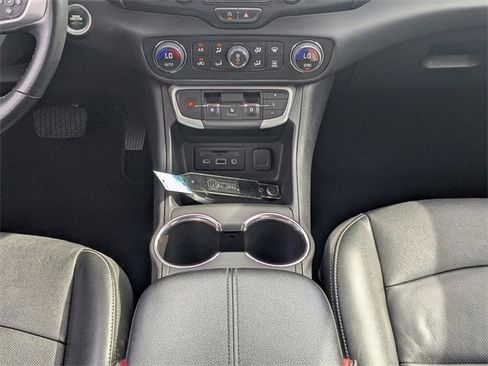 Used 2023 GMC Terrain SLT image 17