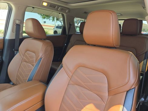 Used 2023 Nissan Pathfinder Platinum w/ Cargo Package FWD image 9