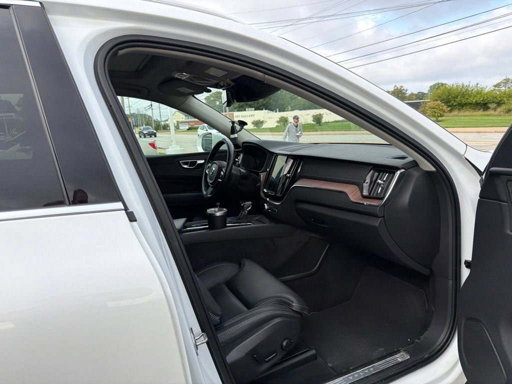 Used 2019 Volvo XC60 T6 Inscription w/ Protection Package Premier AWD/4WD image 2