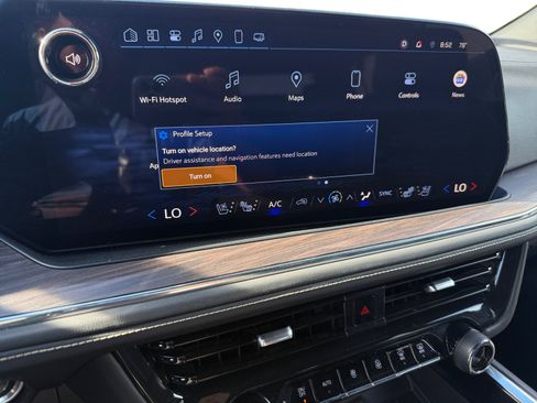 Used 2025 Chevrolet Suburban Premier AWD/4WD image 12