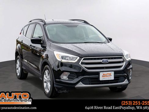 Used 2017 Ford Escape SE w/ Equipment Group 201A image 1