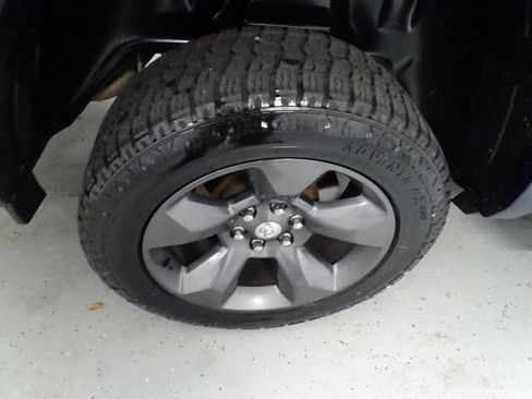 Used 2020 RAM 1500 Big Horn w/ Built-to-serve Edition image 28