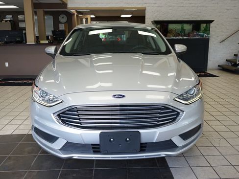 Used 2018 Ford Fusion SE w/ Fusion SE Technology Package FWD image 20