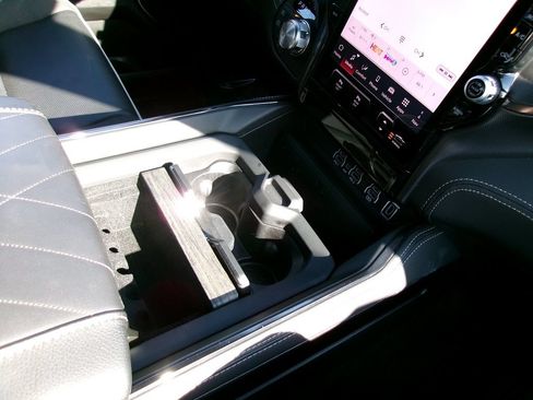 Used 2025 RAM 1500 Limited AWD/4WD image 15